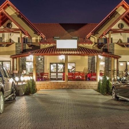 Aranykakas Etterem Es Panzio Bed & Breakfast Sîndominic Eksteriør bilde