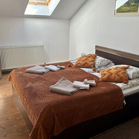 Aranykakas Etterem Es Panzio Bed & Breakfast Sîndominic Eksteriør bilde