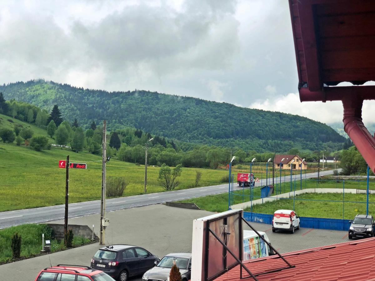 Aranykakas Etterem Es Panzio Bed & Breakfast Sîndominic Eksteriør bilde