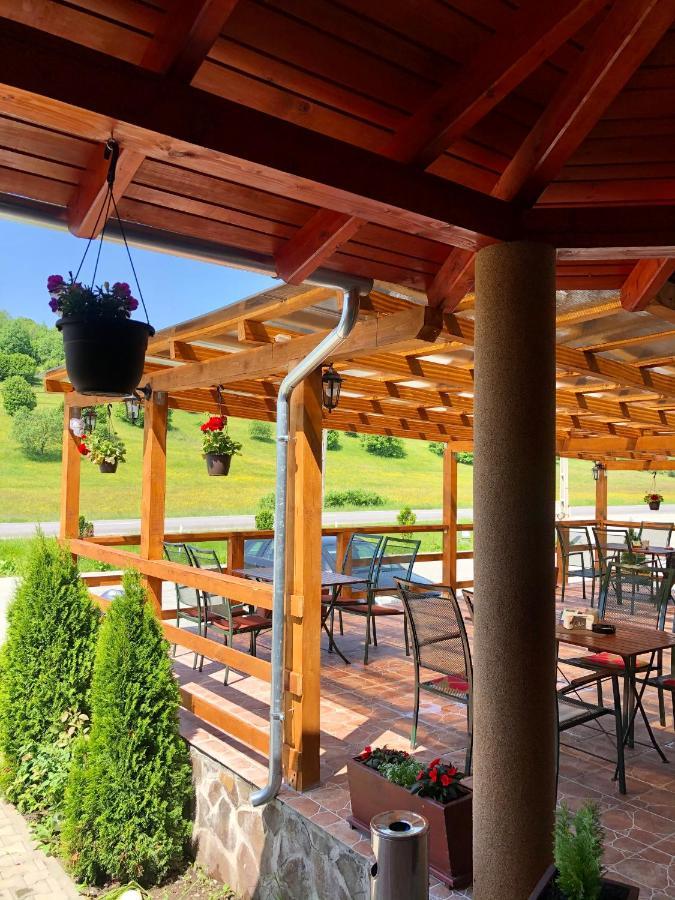 Aranykakas Etterem Es Panzio Bed & Breakfast Sîndominic Eksteriør bilde
